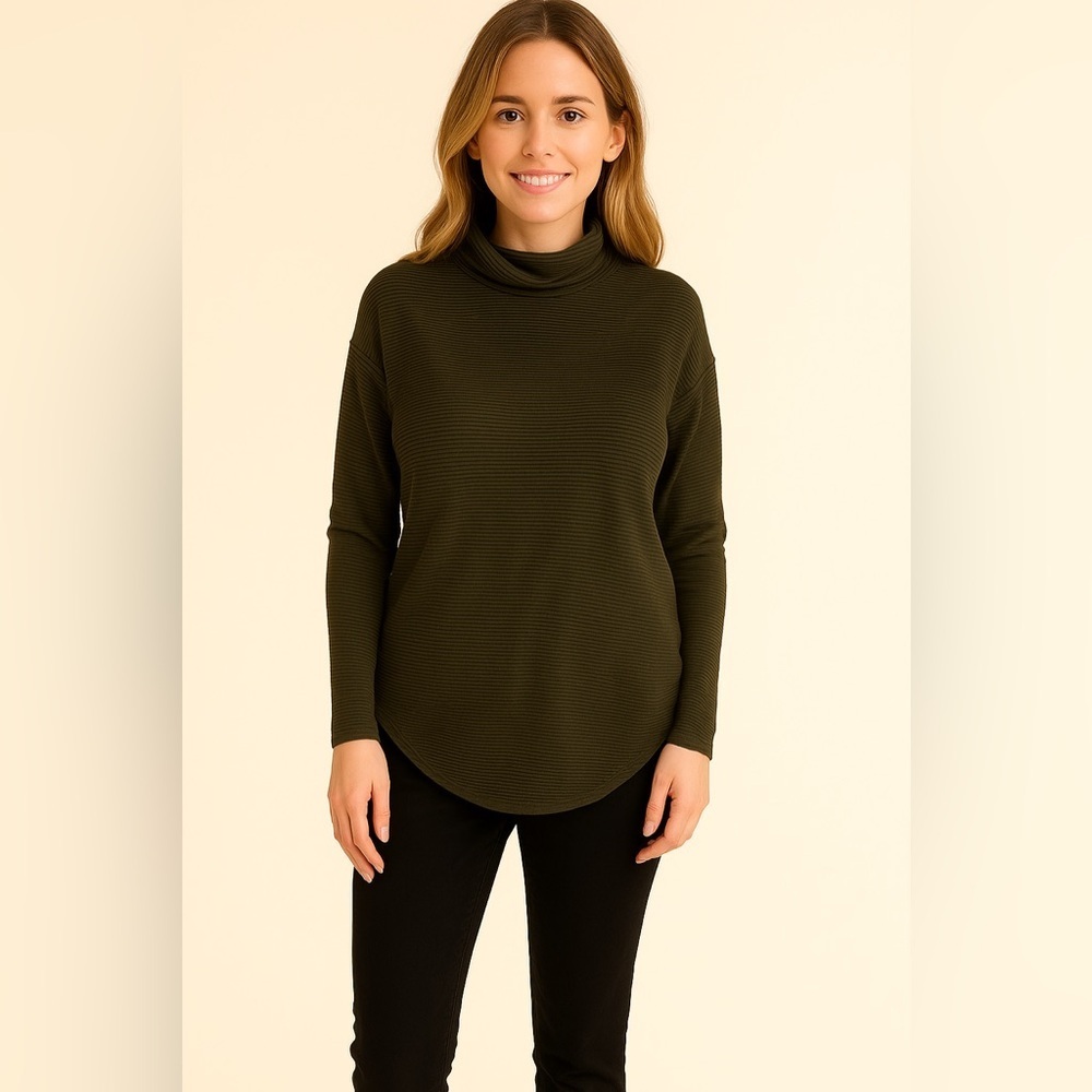 Like New USA Green Turtleneck Sweater